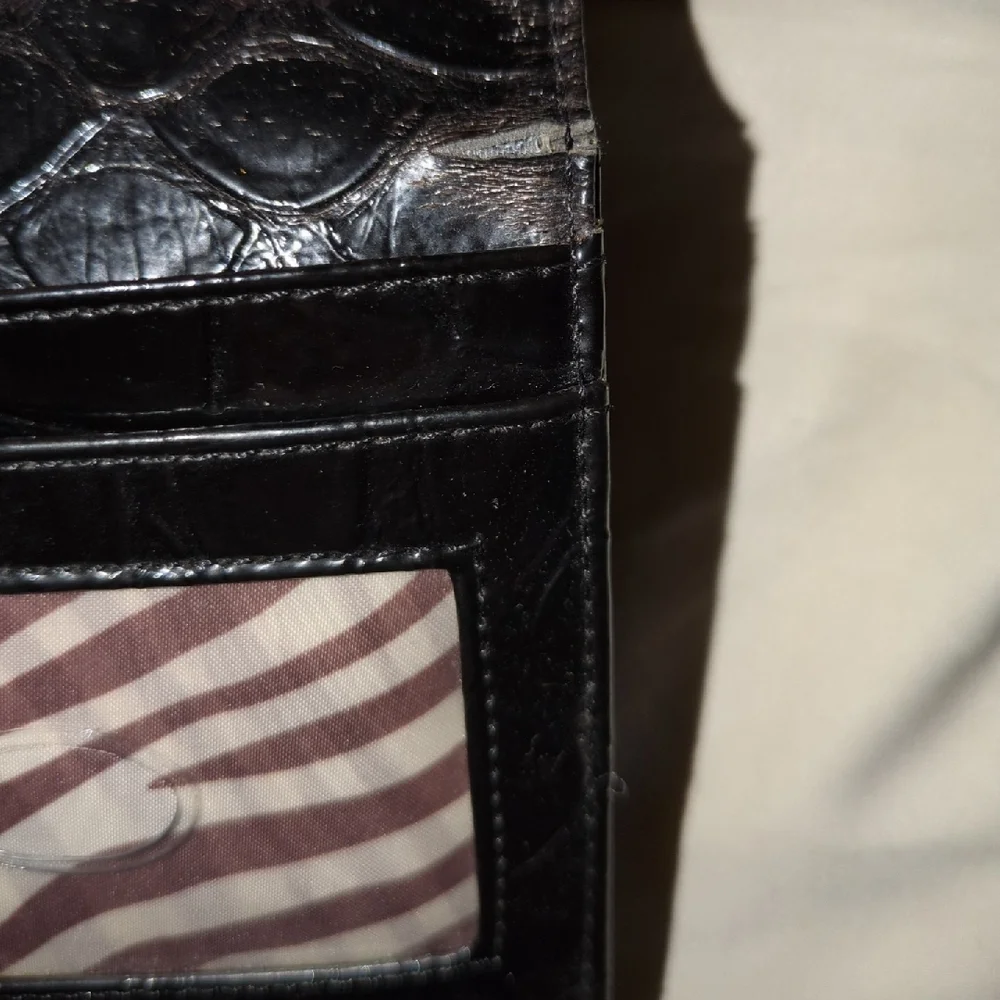 Guess Black Wallet with Silver Clasp And Guess Key Tags Now Only $25 - Picture 7 of 14